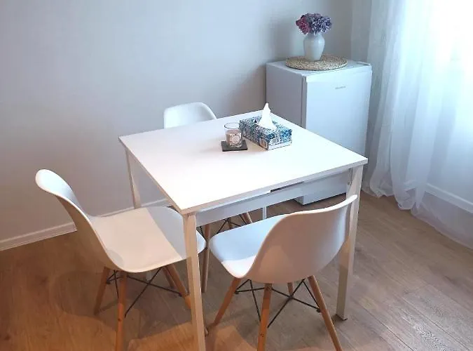 Zoo Karlovarska Apartment